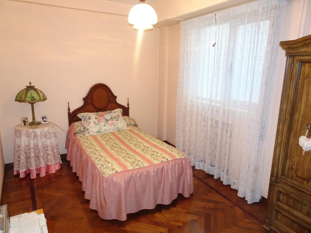 Piso de 5/6 dormitorios, Avda. de La Coruña