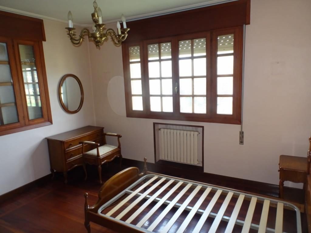 Chalet de 5 dormitorios, Ctra. Vieja de Santiago – Piugos