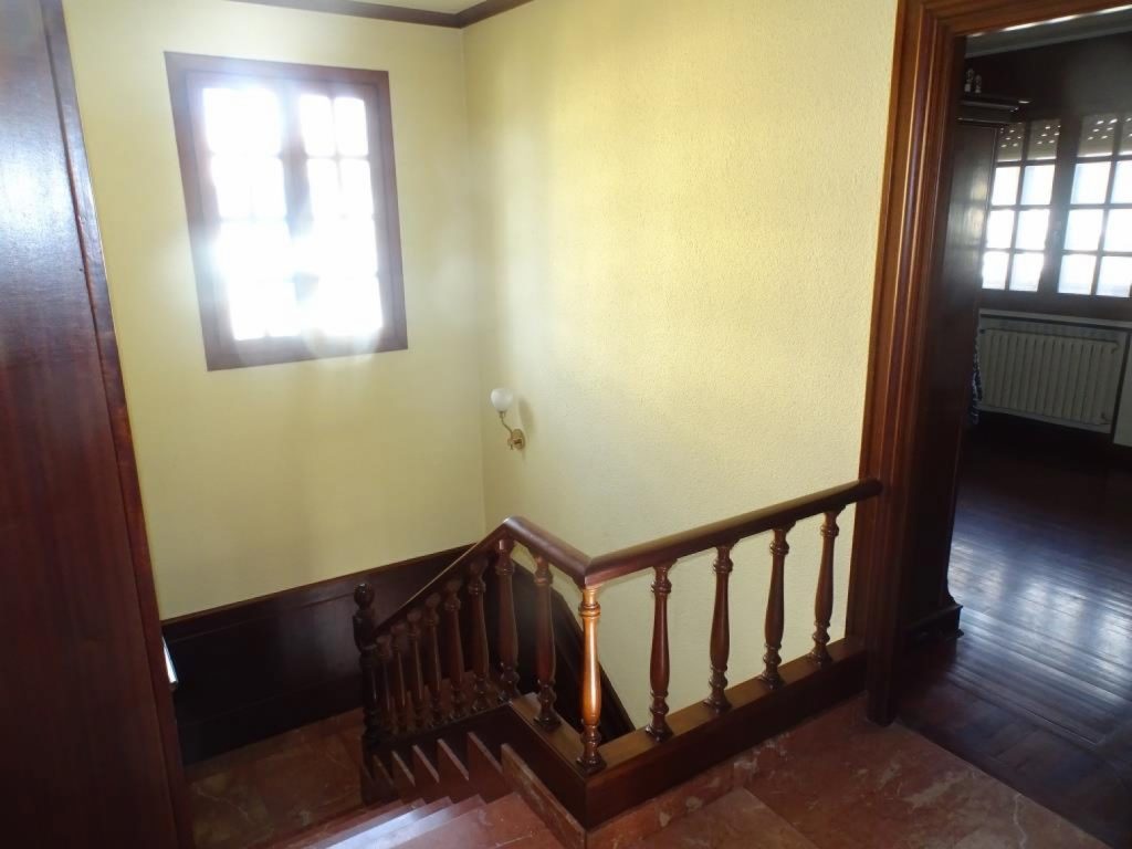 Chalet de 5 dormitorios, Ctra. Vieja de Santiago – Piugos