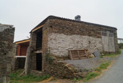 Casa de piedra, Coeses