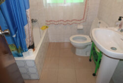 Casa de 2 dormitorios, Ombreiro