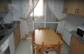 Apartamento de 2 dormitorios, Avda. de Magoi
