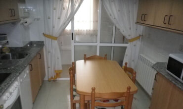 Apartamento de 2 dormitorios, Avda. de Magoi