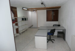 Local comercial con entreplanta, Fontiñas