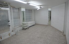 Local comercial con entreplanta, Curros Enríquez