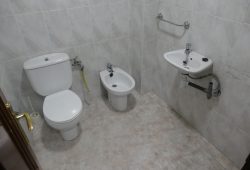 Local comercial con entreplanta, Curros Enríquez
