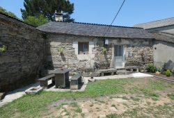 Casa de piedra pareada, Santa Locadia-Parga