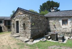 Casa de piedra pareada, Santa Locadia-Parga