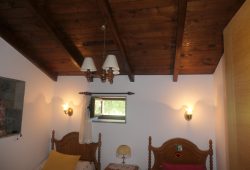 Casa de piedra pareada, Santa Locadia-Parga