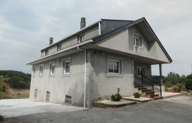 Chalet de 4 dormitorios, Currás-Friol