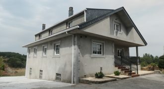 Chalet de 4 dormitorios, Currás-Friol
