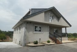 Chalet de 4 dormitorios, Currás-Friol
