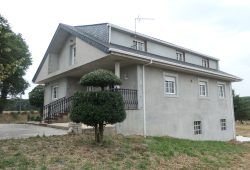Chalet de 4 dormitorios, Currás-Friol