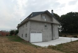 Chalet de 4 dormitorios, Currás-Friol