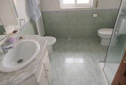 Chalet de 4 dormitorios, Currás-Friol