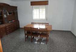 Chalet de 4 dormitorios, Currás-Friol