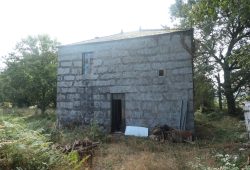 Casa de piedra con parcela edificable, A Revolta – Castroverde