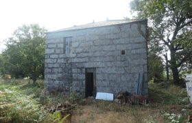 Casa de piedra con parcela edificable, A Revolta – Castroverde