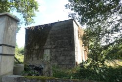 Casa de piedra con parcela edificable, A Revolta – Castroverde
