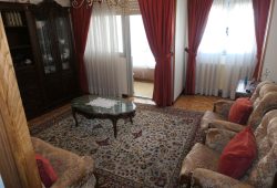 Piso de 5 dormitorios, Calle Conde