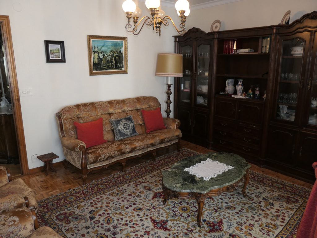 Piso de 5 dormitorios, Calle Conde