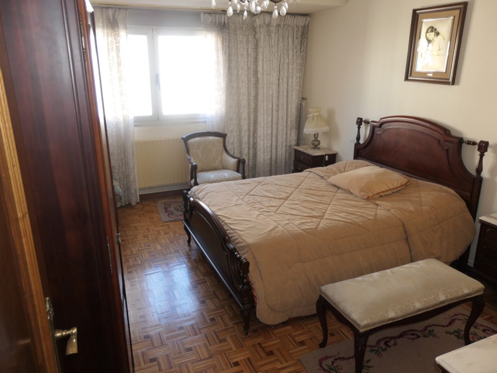 Piso de 5 dormitorios, Calle Conde