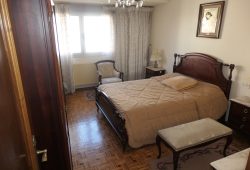 Piso de 5 dormitorios, Calle Conde