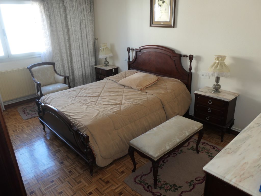 Piso de 5 dormitorios, Calle Conde