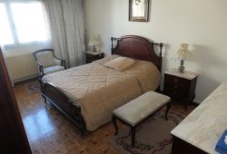 Piso de 5 dormitorios, Calle Conde