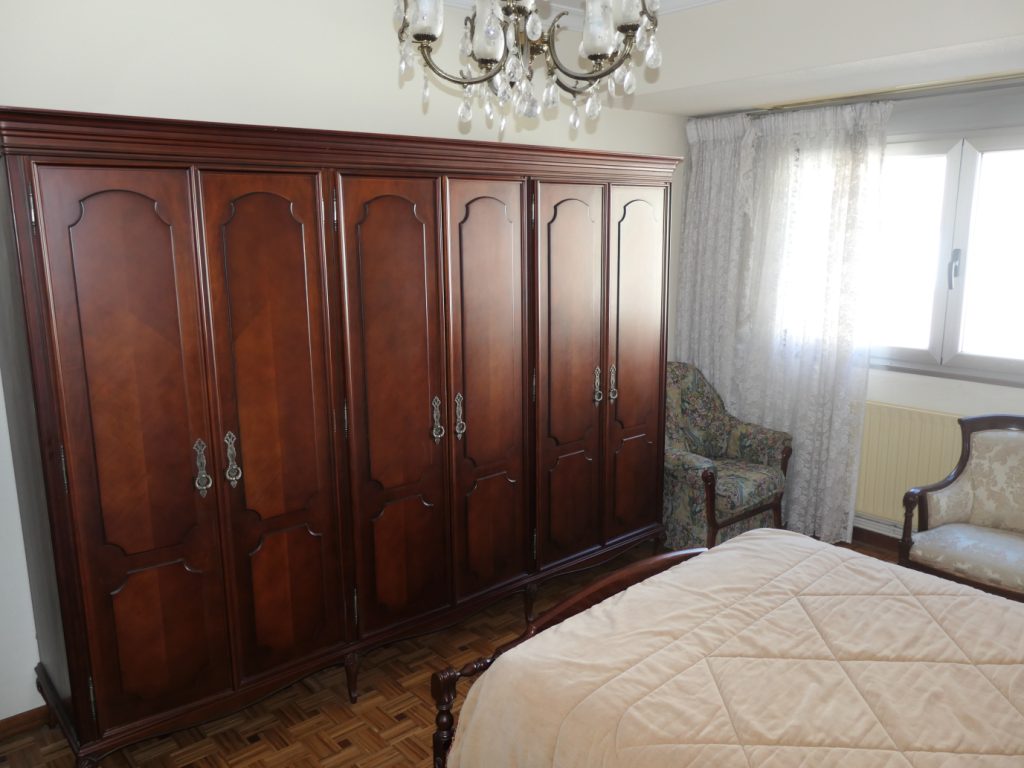 Piso de 5 dormitorios, Calle Conde