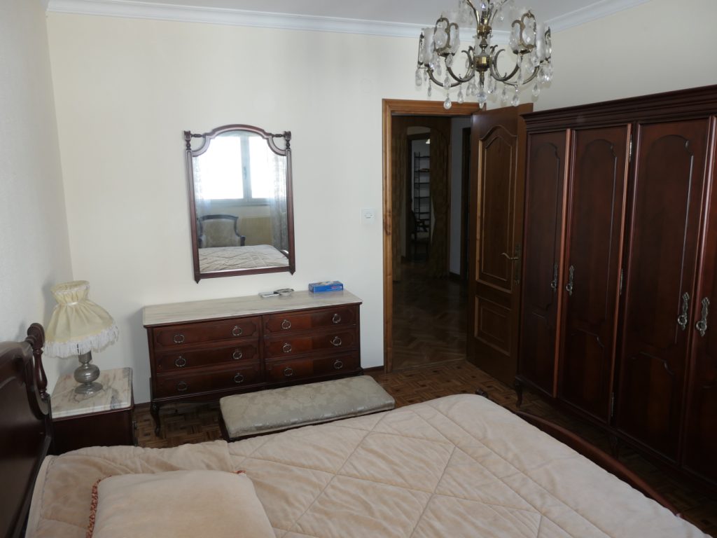 Piso de 5 dormitorios, Calle Conde