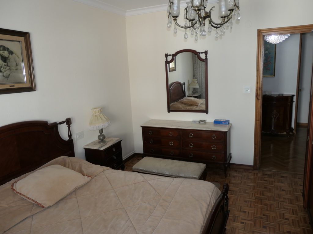 Piso de 5 dormitorios, Calle Conde