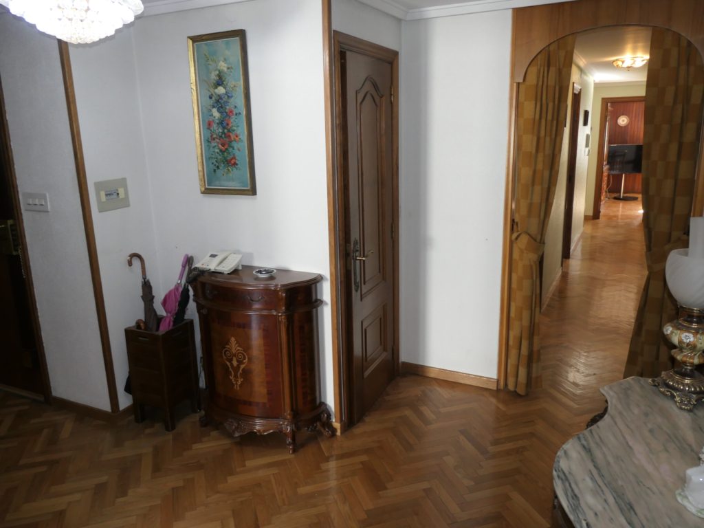 Piso de 5 dormitorios, Calle Conde