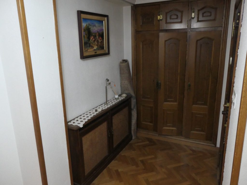 Piso de 5 dormitorios, Calle Conde