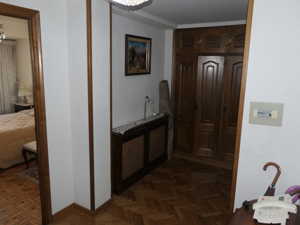 Piso de 5 dormitorios, Calle Conde
