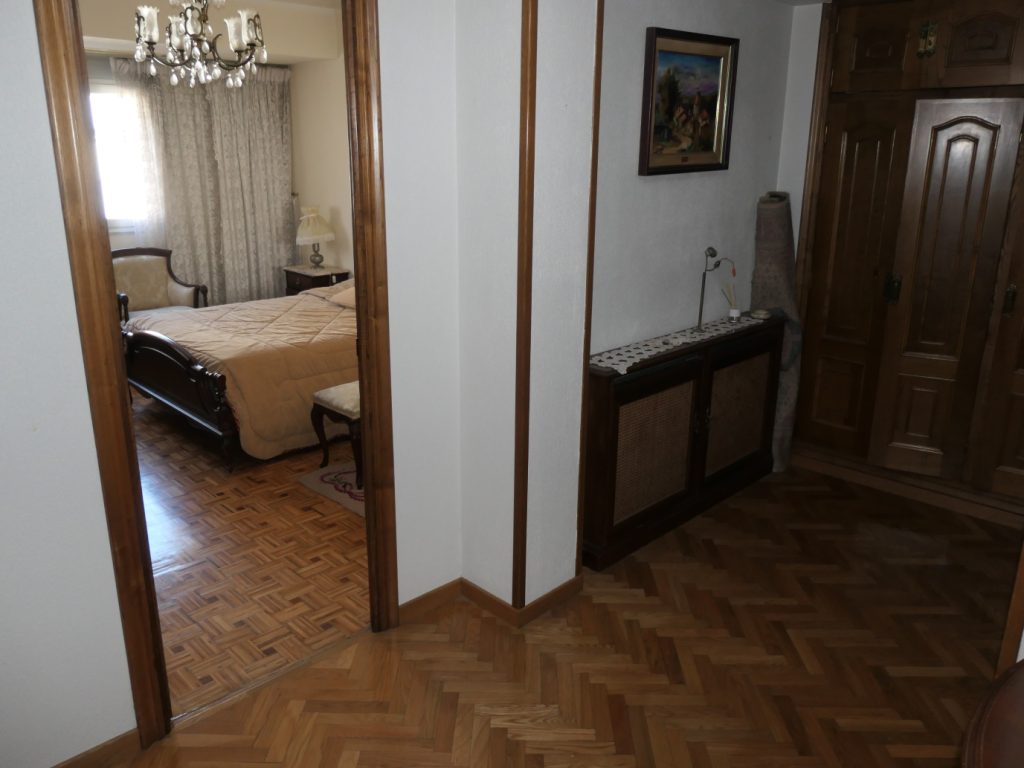 Piso de 5 dormitorios, Calle Conde