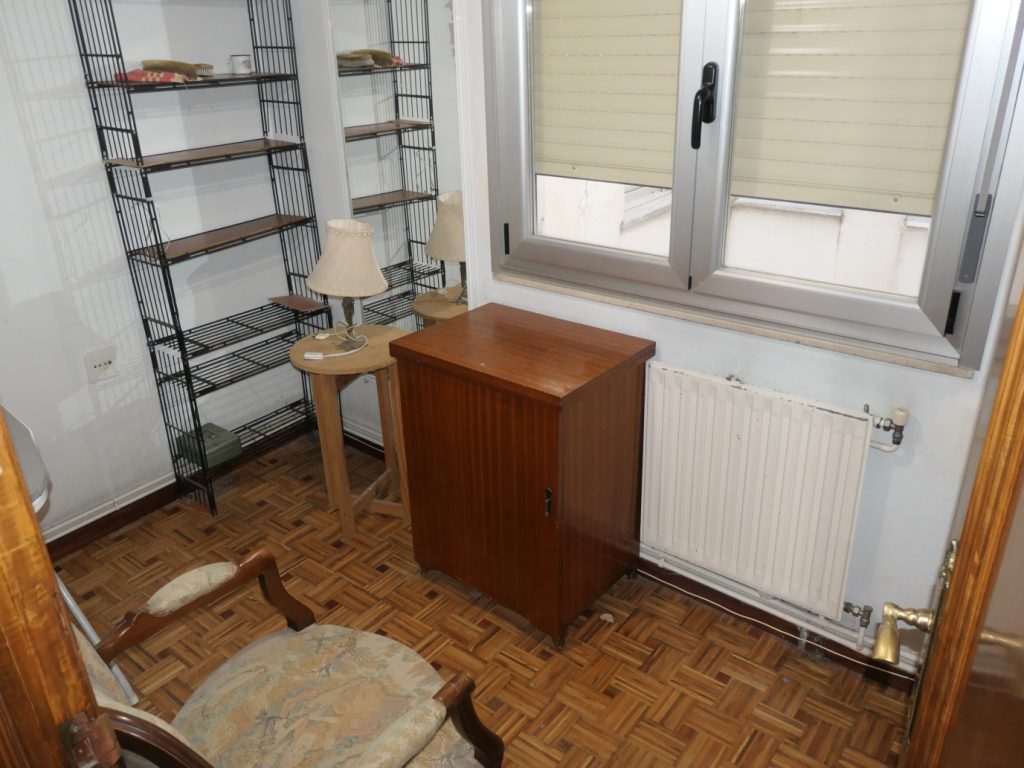Piso de 5 dormitorios, Calle Conde