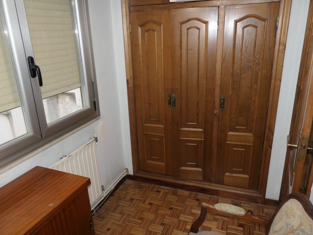 Piso de 5 dormitorios, Calle Conde