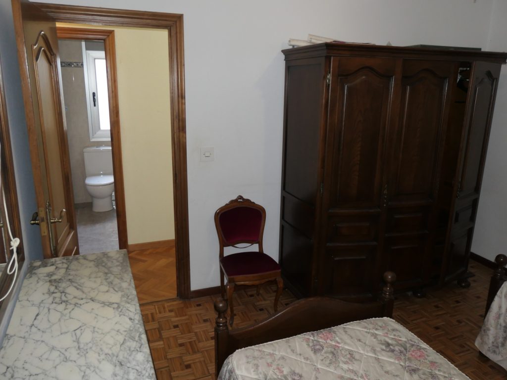 Piso de 5 dormitorios, Calle Conde