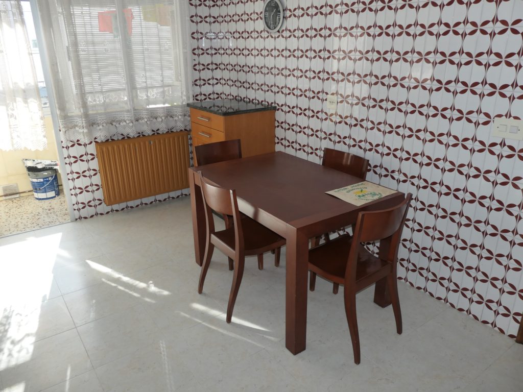 Piso de 5 dormitorios, Calle Conde