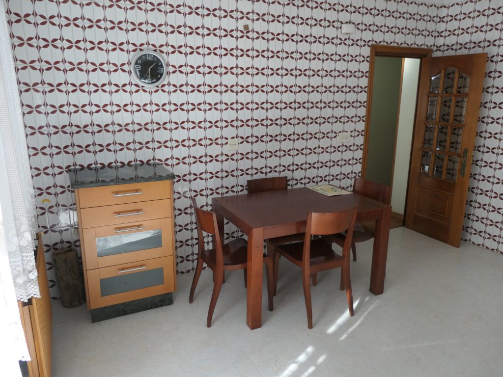 Piso de 5 dormitorios, Calle Conde
