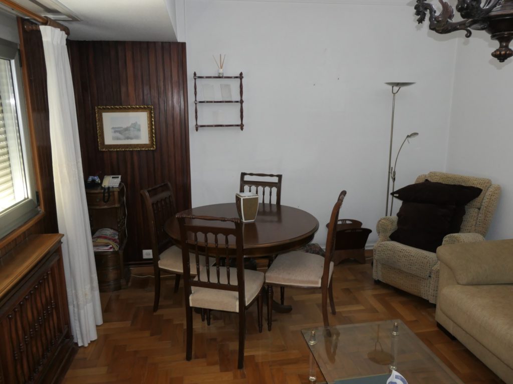 Piso de 5 dormitorios, Calle Conde