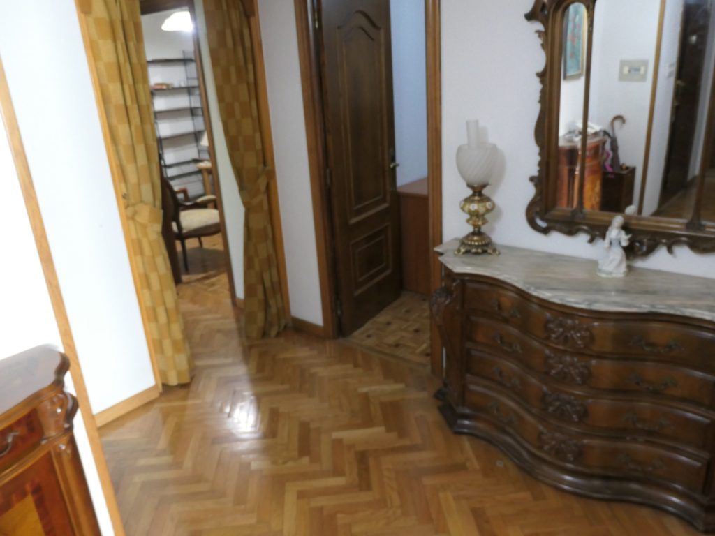 Piso de 5 dormitorios, Calle Conde