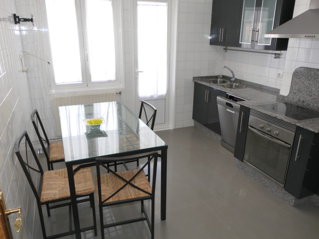 Piso de 5 dormitorios, Río Navia