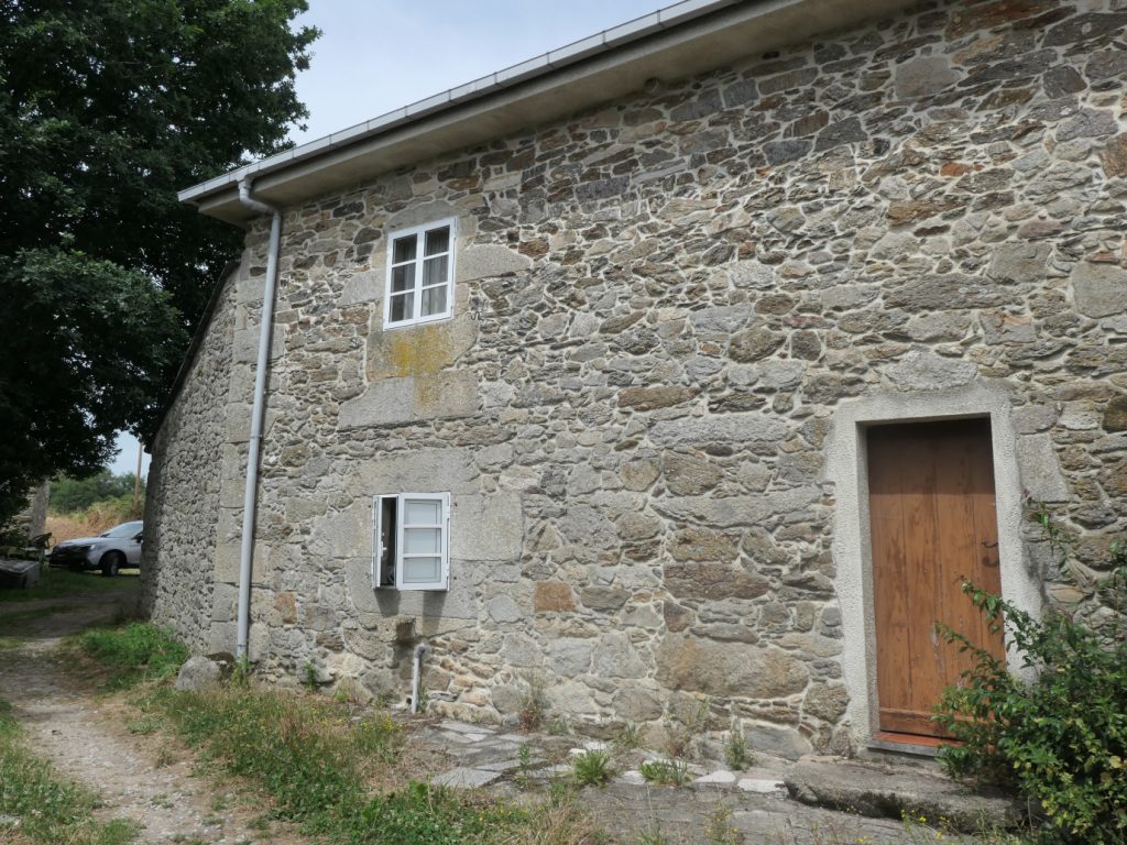 Casa de piedra pareada, Fonteseca – Xiá