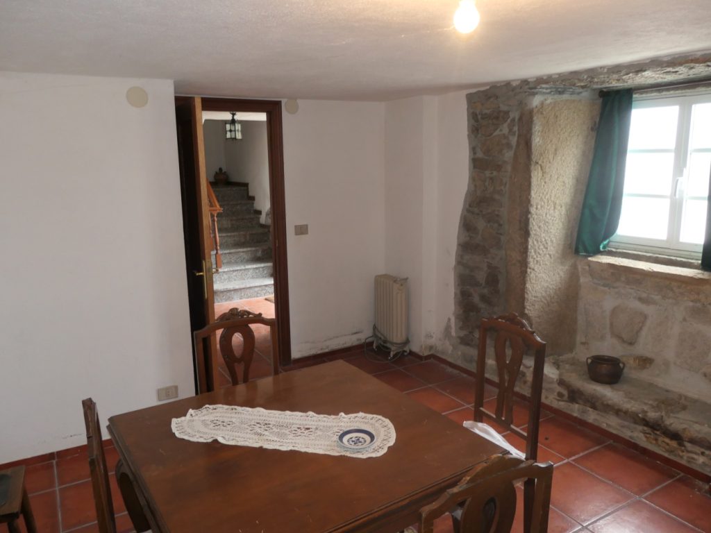 Casa de piedra pareada, Fonteseca – Xiá