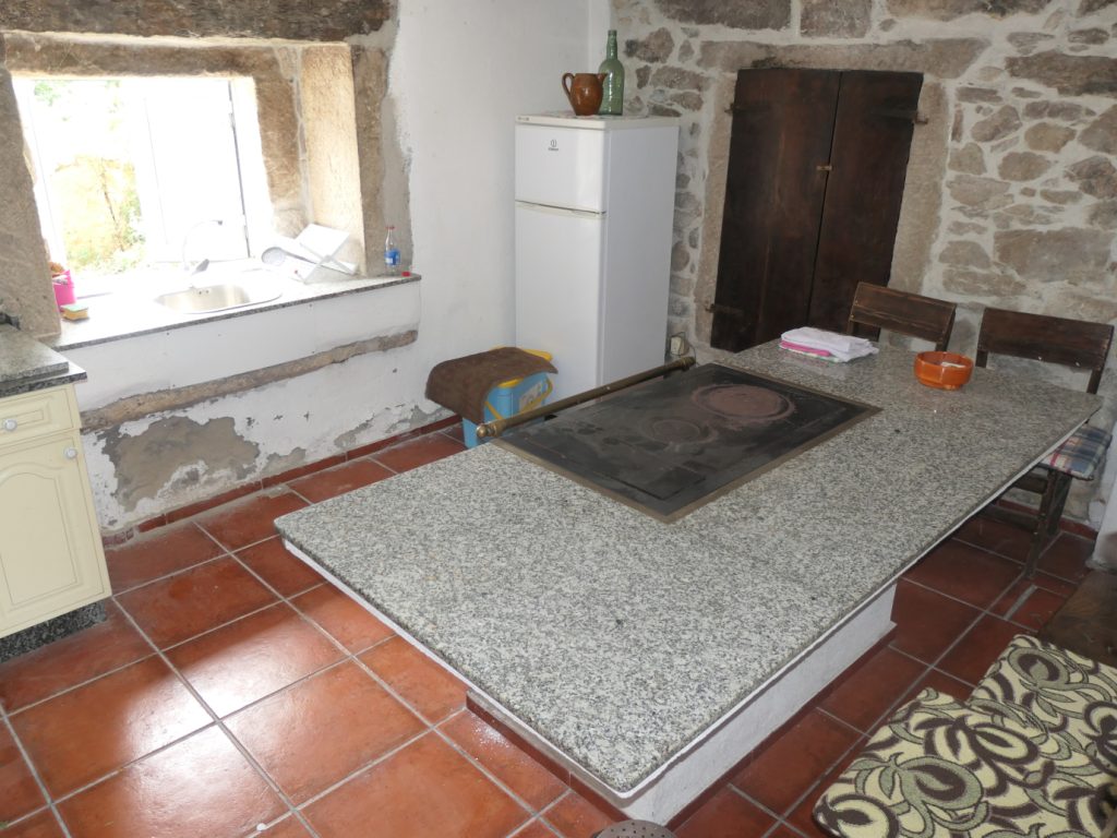 Casa de piedra pareada, Fonteseca – Xiá