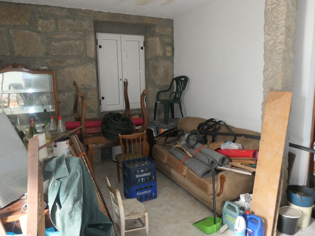 Casa de piedra con parcela edificable, A Revolta – Castroverde